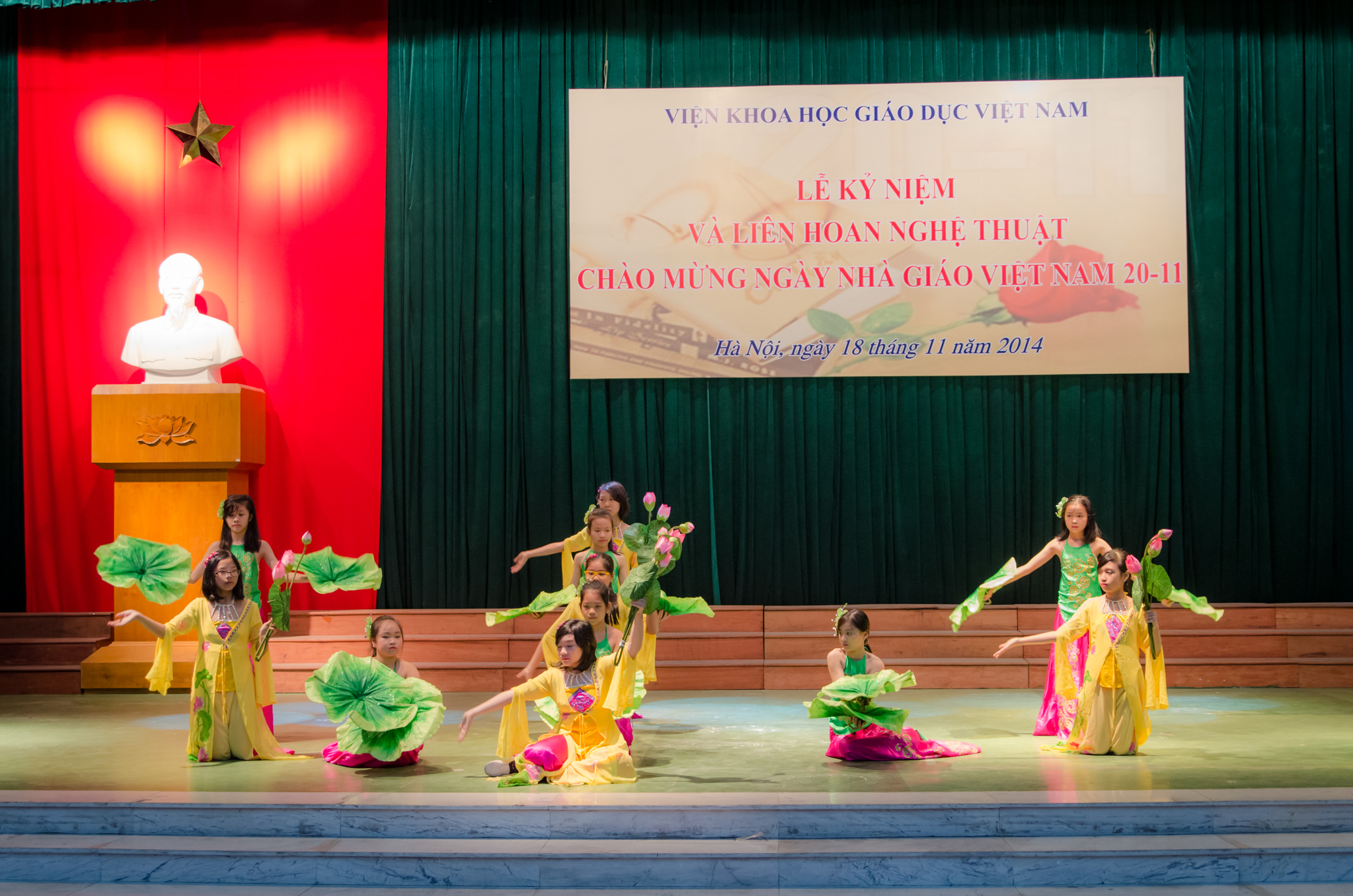 Lễ kỷ niệm chào mừng ngày Nhà giáo Việt Nam năm 2014 (Tin ảnh)