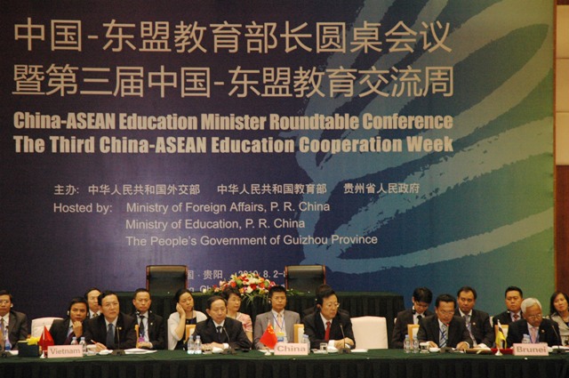 Hội nghị bàn tròn Bộ trường Giáo dục Trung Quốc – ASEAN: Tăng cường quan hệ hợp tác GD giữa Việt Nam, Trung Quốc và các nước ASEAN
