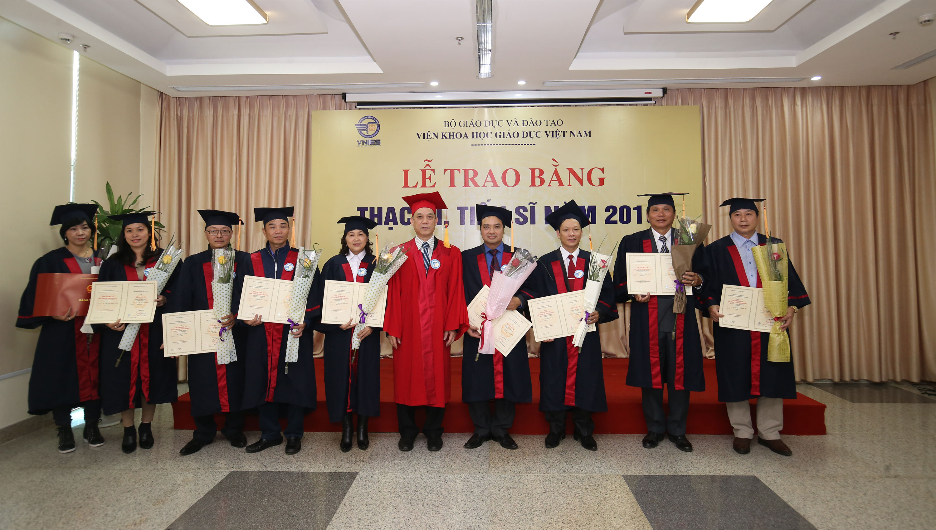 Viện Khoa học giáo dục Việt Nam tổ chức lễ trao bằng Thạc sĩ và Tiến sĩ năm 2016