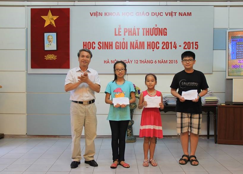 Lễ phát thưởng học sinh giỏi năm học 2014-2015, dành cho con em các cán bộ Viện Khoa học giáo dục Việt Nam