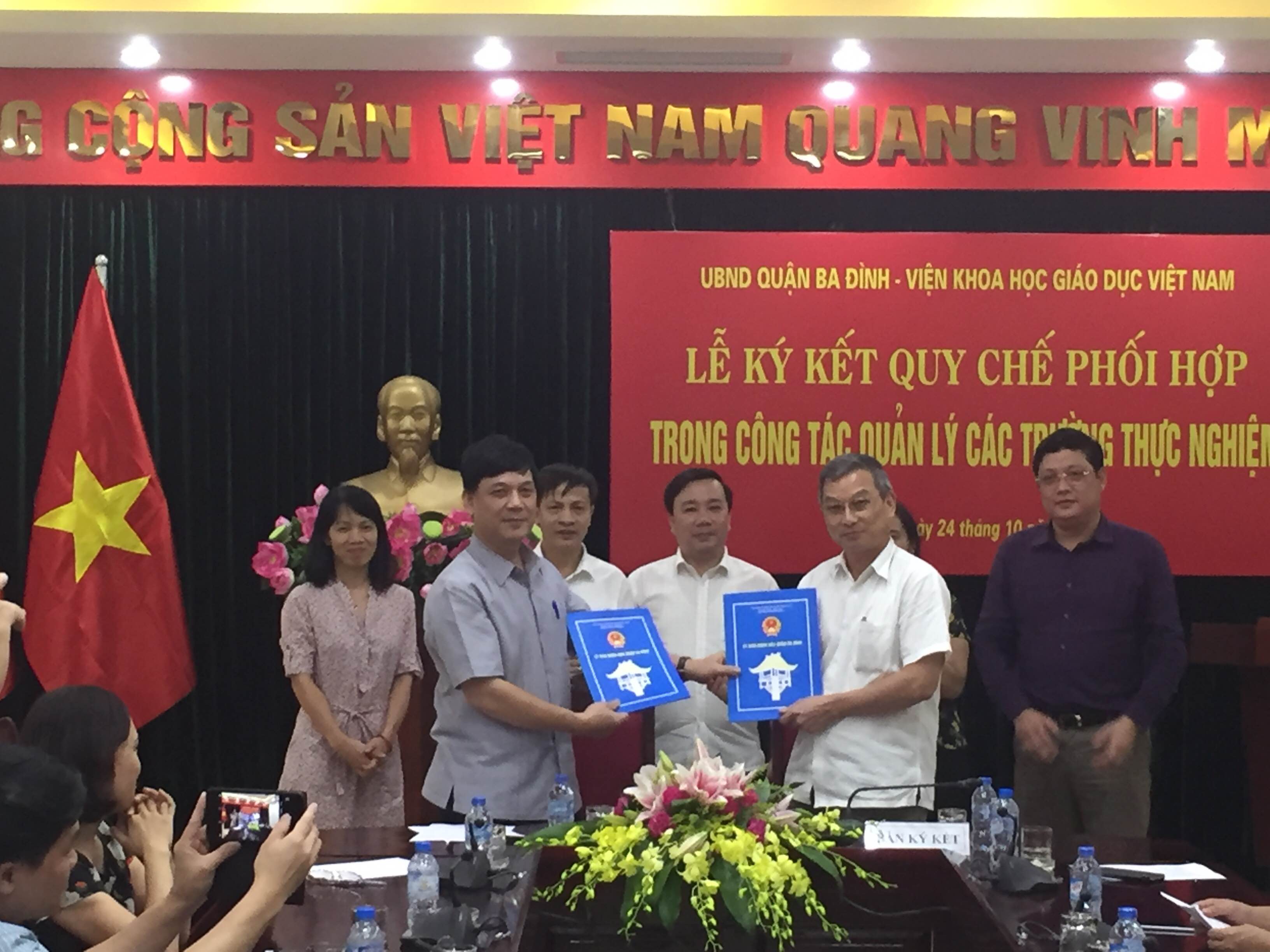 Lễ ký kết Quy chế phối hợp trong công tác quản lý các trường thực nghiệm giữa Viện Khoa học Giáo dục Việt Nam và Ủy Ban Nhân dân quận Ba Đình