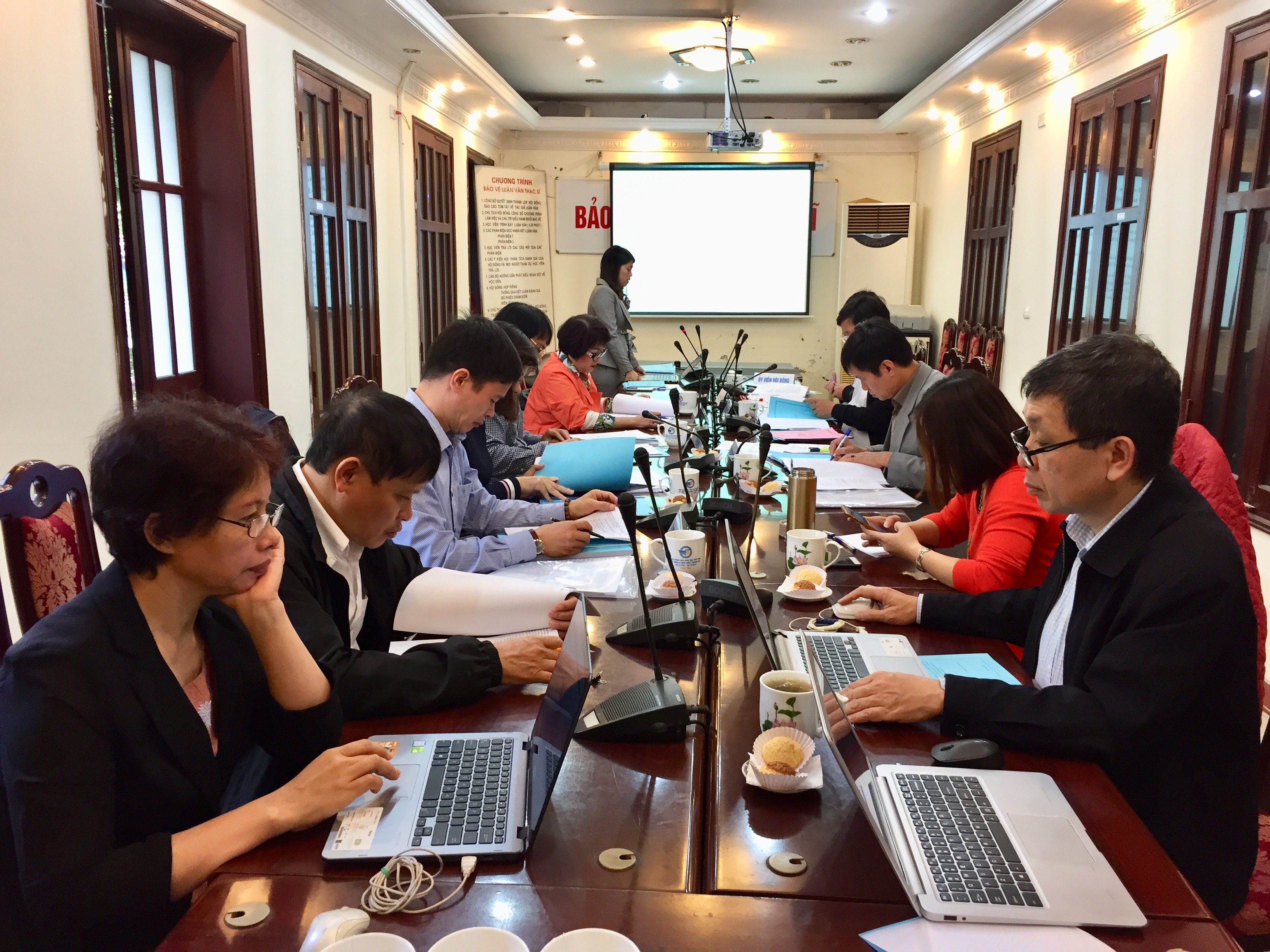 Nghiệm thu đề tài “Cơ sở khoa học của việc tổ chức lại giáo dục sau trung học của Việt Nam trong xu thế hội nhập quốc tế”