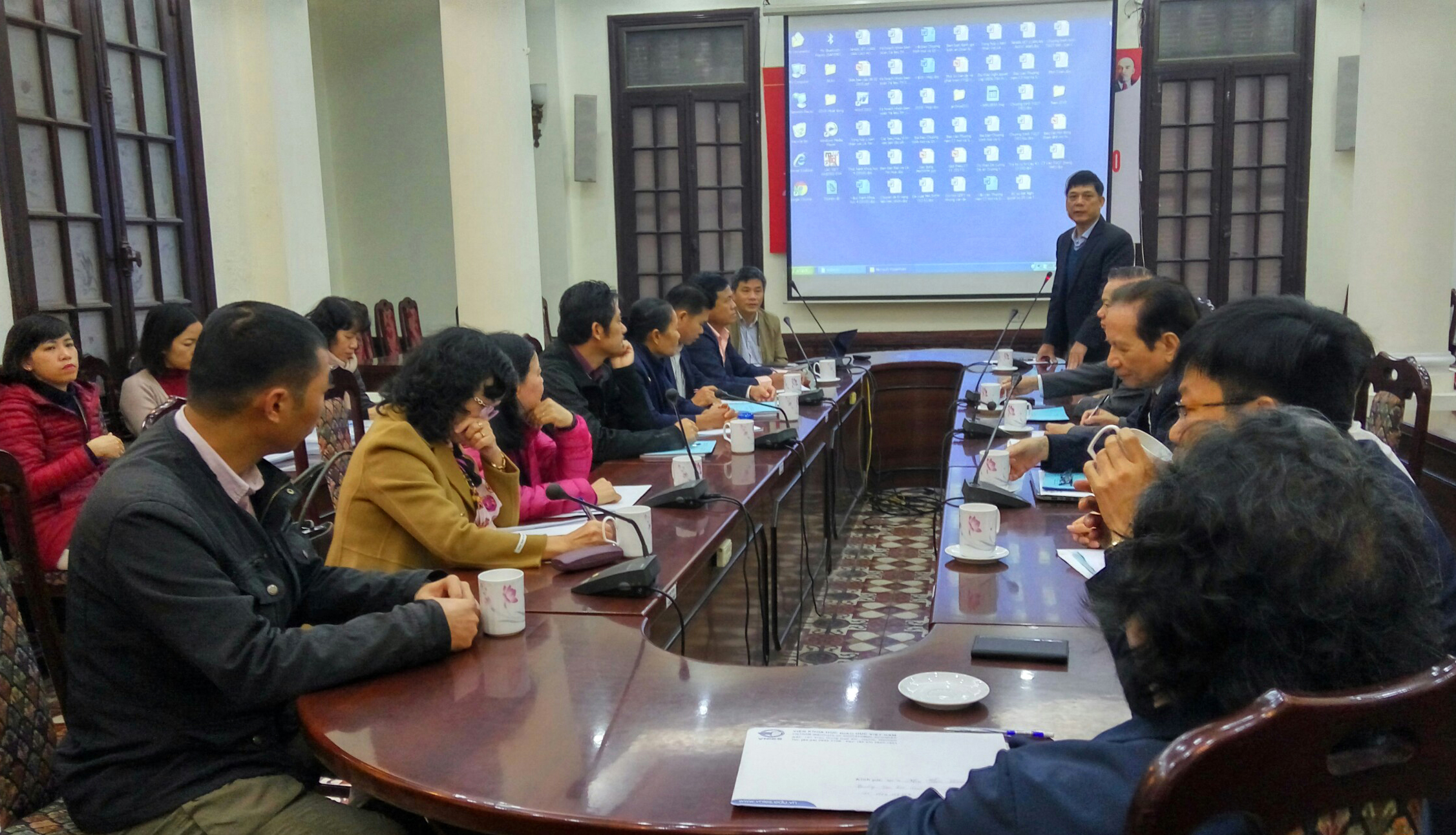 Thẩm định chương trình thí điểm dạy học song ngữ Việt – Lào tại trường Nguyễn Du, Viêng Chăn, Lào