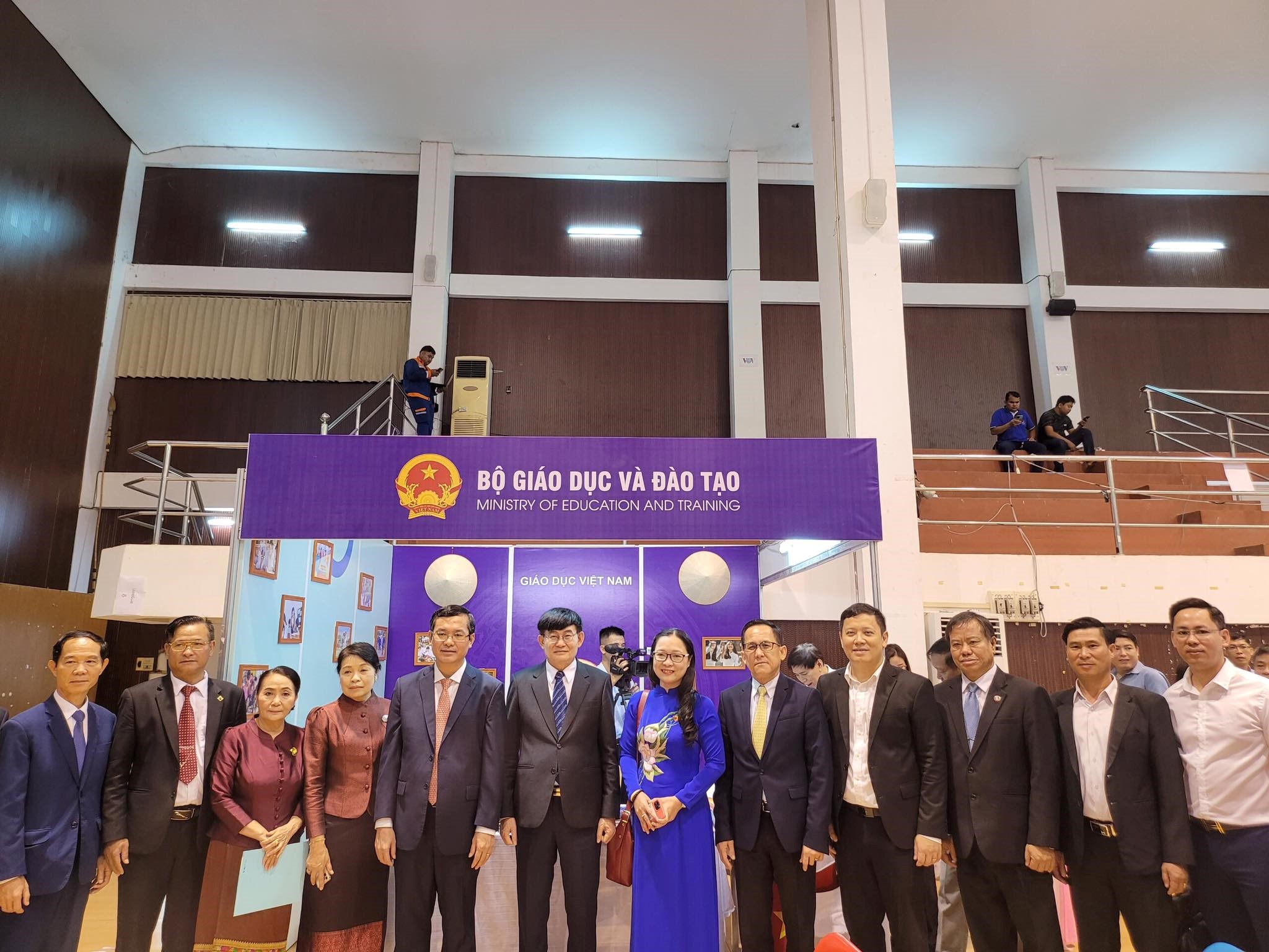 Viện Khoa học Giáo dục Việt Nam tham gia Triển lãm “Giáo dục Đại học Việt Nam – Lào” và Diễn đàn “Nâng cao chất lượng đào tạo trong hợp tác giáo dục Việt Nam – Lào”