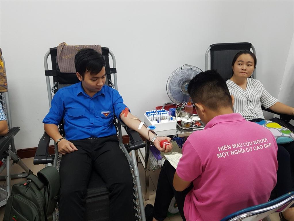 Thanh niên Viện Khoa học Giáo dục Việt Nam hưởng ứng ngày hội hiến máu nhân đạo:  “Hiến máu cứu người  - Một nghĩa cử cao đẹp”